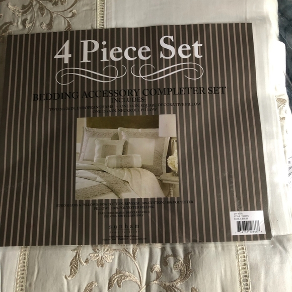 Kohl’s 4 Piece Bedding Accessory Completer Set nwt - Picture 2 of 11